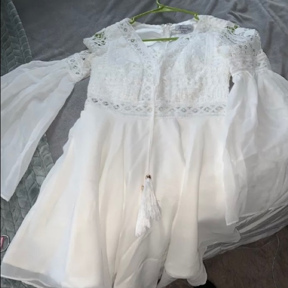 White dress - Picture 4 of 4